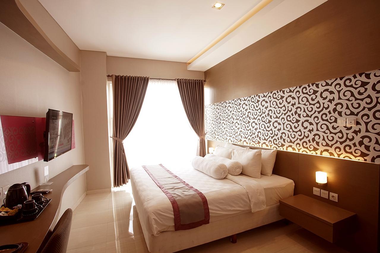 Viva Hotel Kediri, Azana Hotels Collection Кедири Экстерьер фото